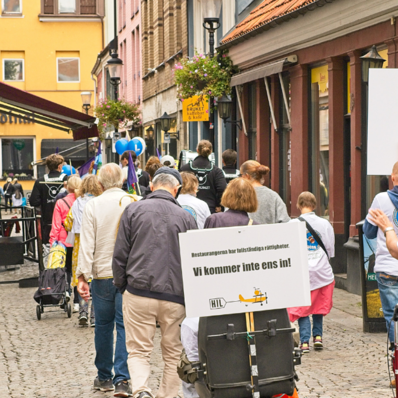 Bilden visar marschen genom Bruksgatan i Helsingborg